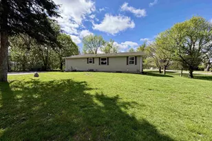 11530 W Brandherm Rd, Beloit, WI 53511 - Photo 5