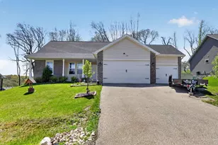 934 E Superior Dr, Edgerton, WI 53534 - Photo 3