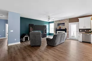 934 E Superior Dr, Edgerton, WI 53534 - Photo 7