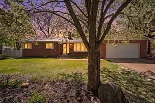 418 Oakridge Dr, Portage, WI 53901 - Photo 1