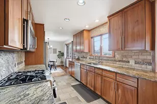 418 Oakridge Dr, Portage, WI 53901 - Photo 5