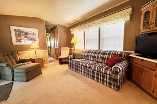 424 Skyline Dr, Edgerton, WI 53534 - Photo 5