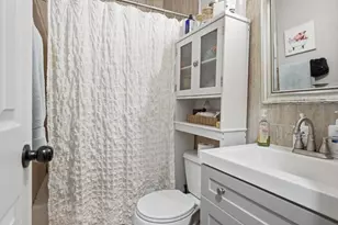 2027 E Washington Ave, Madison, WI 53704 - Photo 9