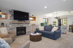 1801 Maplecrest Dr, Verona, WI 53593 - Photo 9