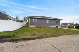 1423 - 1425 21st St, Monroe, WI 53566 - Photo 5
