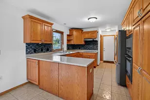 383 Sunnyview Ln, Marshall, WI 53559 - Photo 5
