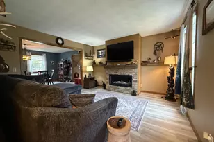 938 Nantucket Dr, Janesville, WI 53546 - Photo 3
