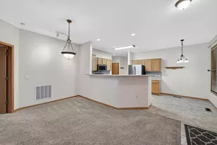 3356 N Stone Creek Cir, Madison, WI 53719 - Photo 9