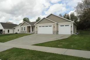 525 Eagle Ridge Ln, Portage, WI 53901 - Photo 3