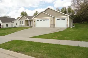 525 Eagle Ridge Ln, Portage, WI 53901 - Photo 7