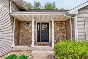717 Avalon Rd, Columbus, WI 53925 - Photo 5