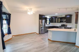 3105 Beth Ln, Holmen, WI 54636 - Photo 3