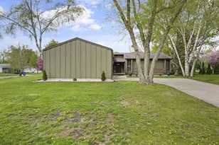 218 Avalon Rd, Columbus, WI 53925 - Photo 3