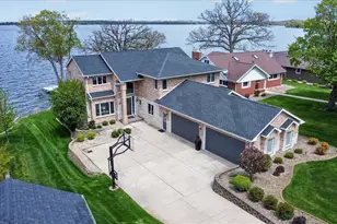 3066 Shadyside Dr, Stoughton, WI 53589 - Photo 3