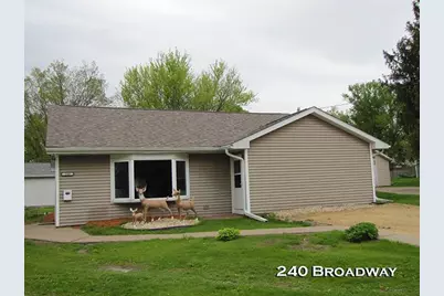 240 Broadway Street, Platteville,  53818 - Photo 1