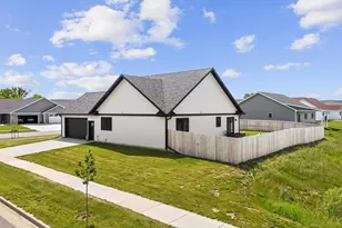 721 Roosevelt St, Baraboo, WI 53913 - Photo 7