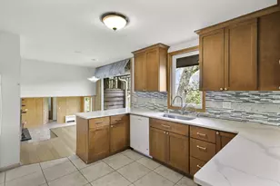 1004 Ridgewood Dr, Stoughton, WI 53589 - Photo 17