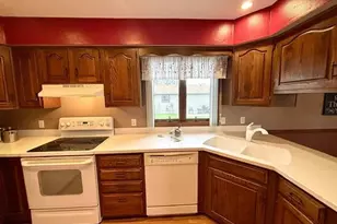 226 Beechwood Dr, Janesville, WI 53548 - Photo 9
