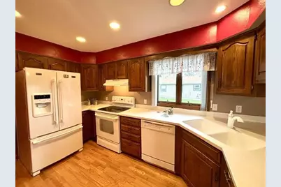 226 Beechwood Drive, Janesville, WI 53548 - Photo 9
