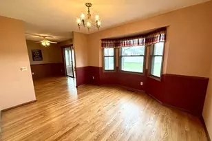226 Beechwood Dr, Janesville, WI 53548 - Photo 5