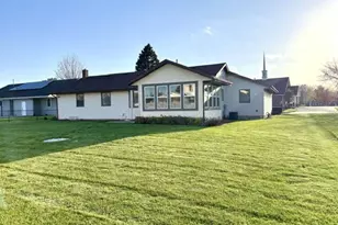 226 Beechwood Dr, Janesville, WI 53548 - Photo 3