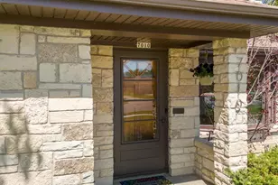 7010 Franklin Ave, Middleton, WI 53562 - Photo 3