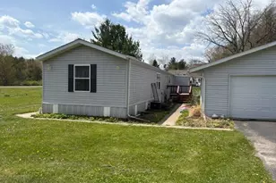 325 Center St, Wisconsin Dells, WI 53965 - Photo 3
