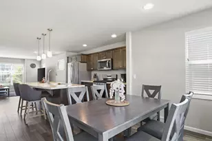 868 Tamarack Ln, Sun Prairie, WI 53590 - Photo 9