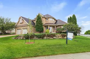 301 Bergamont Blvd, Oregon, WI 53575 - Photo 3
