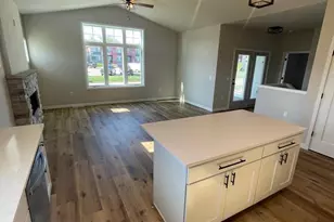 827 Vineyard Dr, Cambridge, WI 53523 - Photo 11