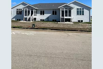 827 Vineyard Drive, Cambridge, WI 53523 - Photo 5