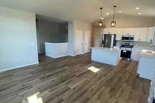 827 Vineyard Dr, Cambridge, WI 53523 - Photo 13
