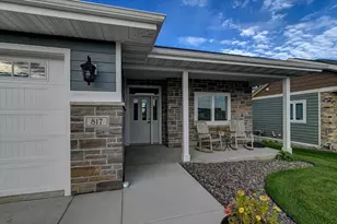 825 Vineyard Dr, Cambridge, WI 53523 - Photo 3