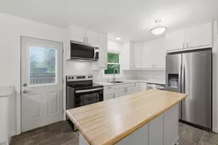 326 Prairie View Ct, Oregon, WI 53575 - Photo 7