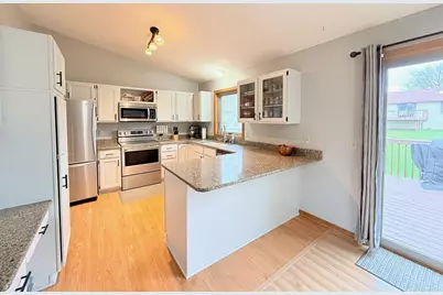 516 Mohawk Trail, DeForest, WI 53532 - Photo 5