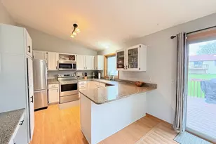516 Mohawk Trail, DeForest, WI 53532 - Photo 5