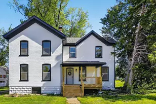 129 Oak Grove St, Juneau, WI 53039 - Photo 1
