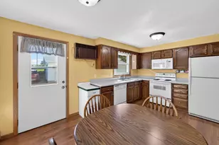 207 Brookwood Dr, Mount Horeb, WI 53572 - Photo 7