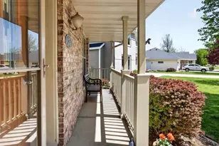 2877 Larkspur Ln, Fitchburg, WI 53711 - Photo 3