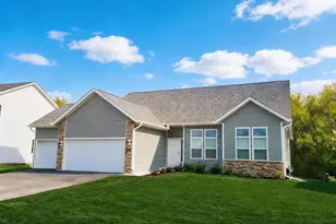 611 Maple Beach Dr, Edgerton, WI 53534 - Photo 1