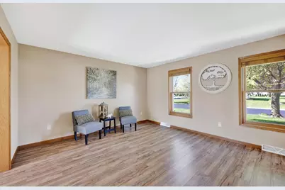 668 Ruxton Ridge Drive, Sun Prairie, WI 53590 - Photo 5