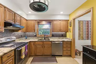 7925 W Oakbrook Cir, Madison, WI 53717 - Photo 9