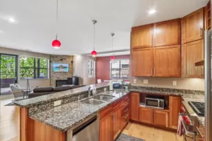 808 Williamson St, Madison, WI 53703 - Photo 9