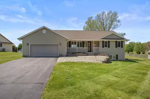 4627 Katherine Dr, Janesville, WI 53548 - Photo 1