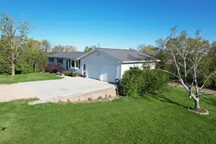54098 Rounds Rd, Utica, WI 54631 - Photo 7