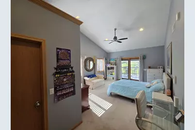 125 Meadow Ridge Lane, Madison, WI 53704 - Photo 9