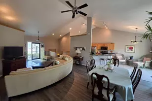 125 Meadow Ridge Ln, Madison, WI 53704 - Photo 5