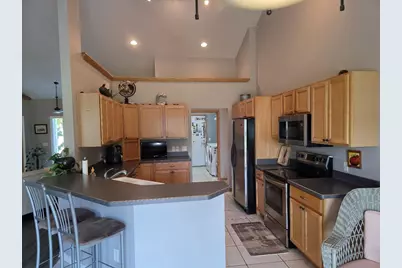 125 Meadow Ridge Lane, Madison, WI 53704 - Photo 7