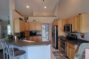 125 Meadow Ridge Ln, Madison, WI 53704 - Photo 7
