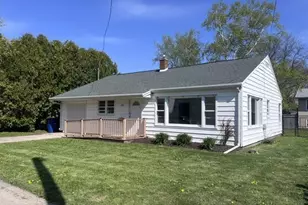 310 W Nevada Ave, Oshkosh, WI 54901 - Photo 5